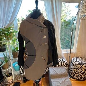 Leopards and Roses Fleece Herringbone Jacquard Jacket size Large